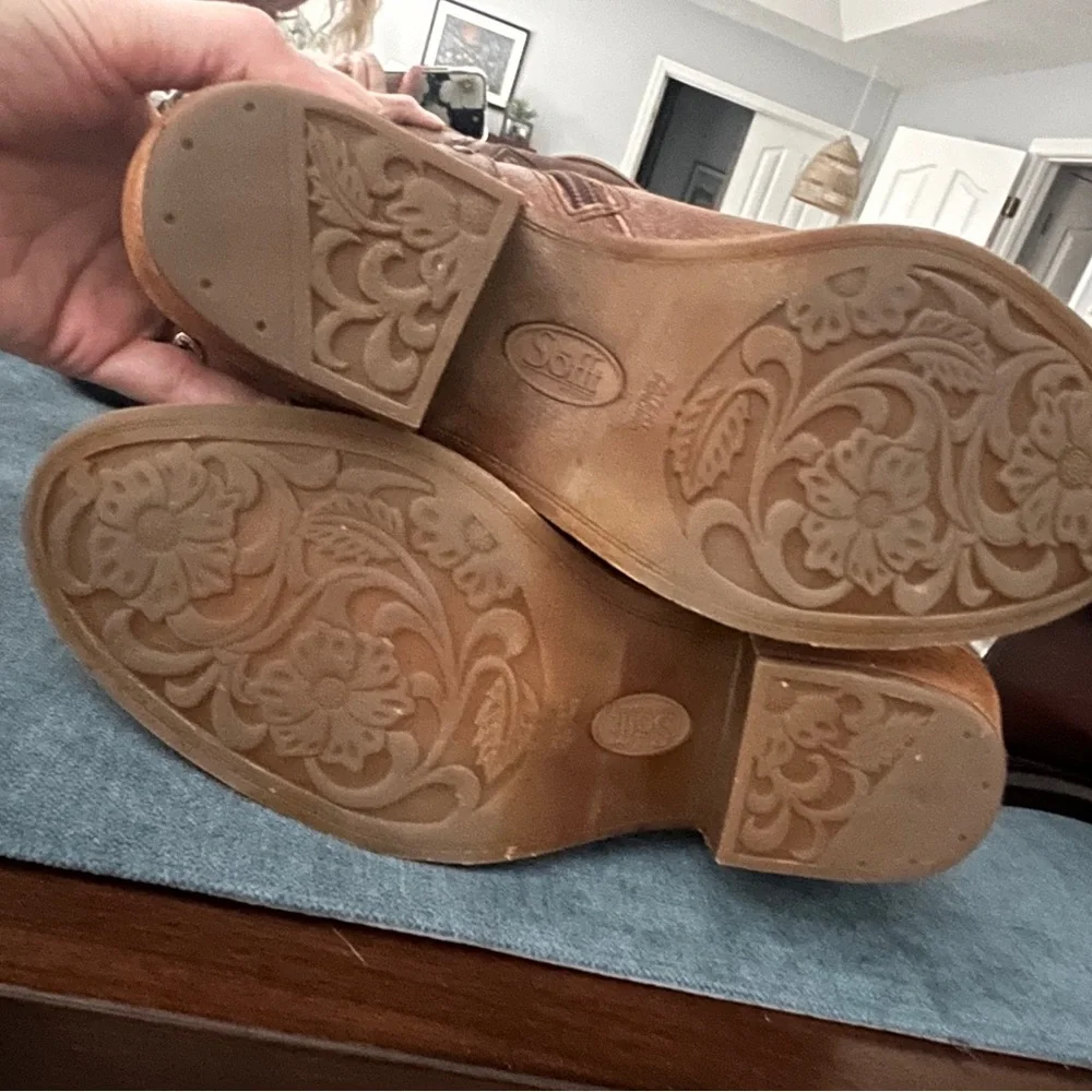 SOFFT Women’s Distressed Leather Boots Size 7.5 - Picture 6 of 9